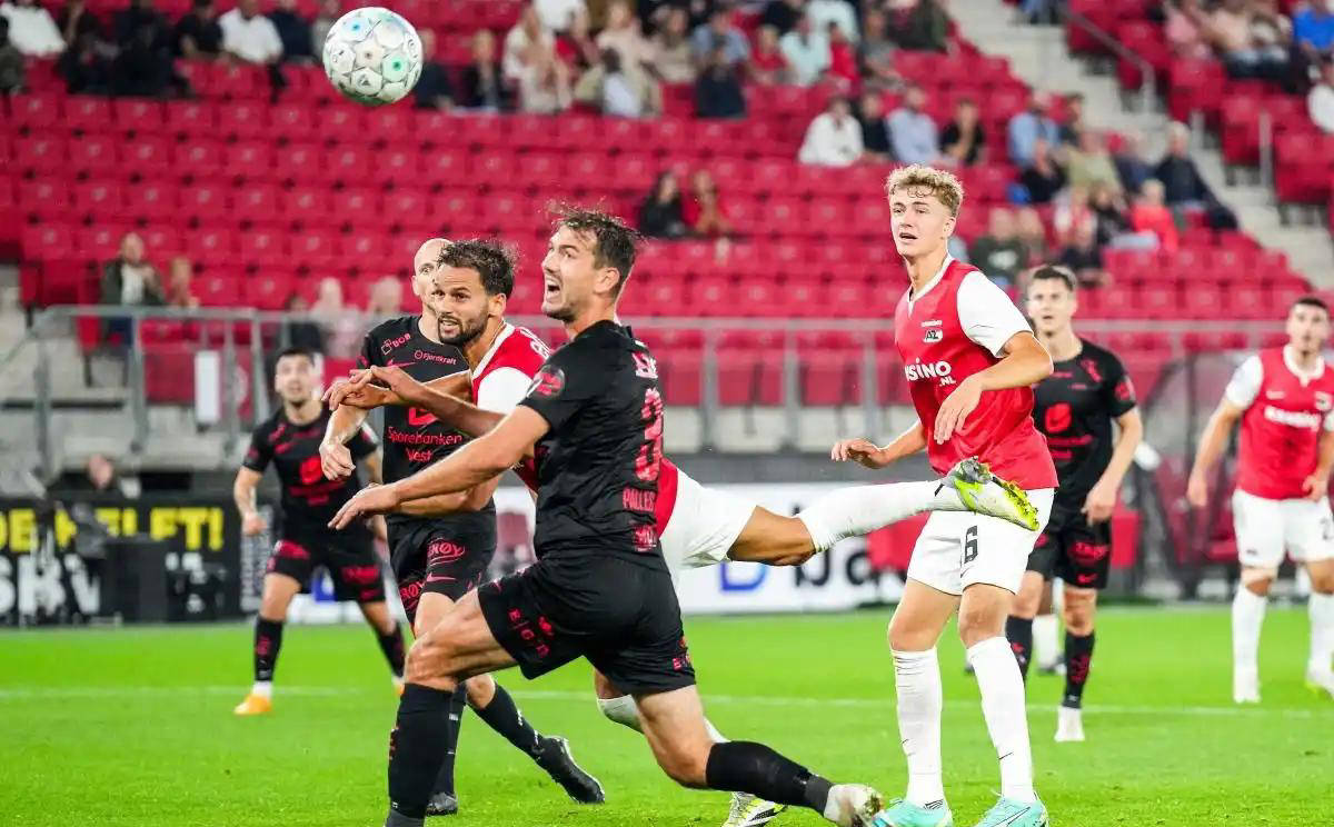 格拉斯哥流浪者锋线火热，萨尔茨堡防守不力，布兰表现欠佳