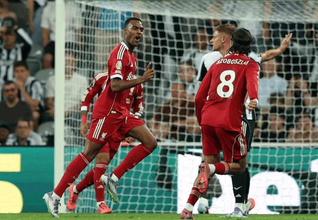 1.25亿新援梦游，埃基蒂克3连斩！利物浦3-2绝杀纽卡，造两大神迹